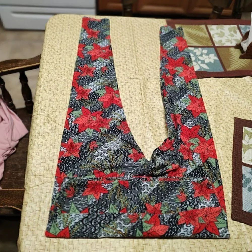 LuLaRoe Poinsettia Leggings Women's Tall & Curvy